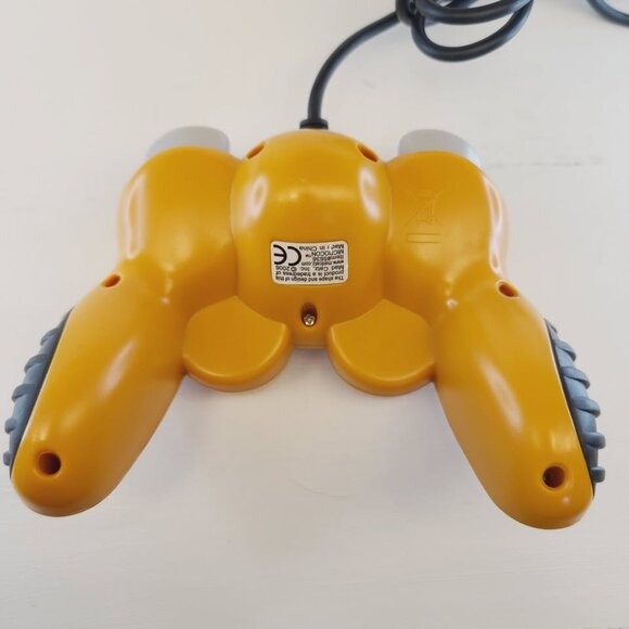 Nintendo GameCube MadCatz MicroCon Controller Orange - Picture 6 of 6